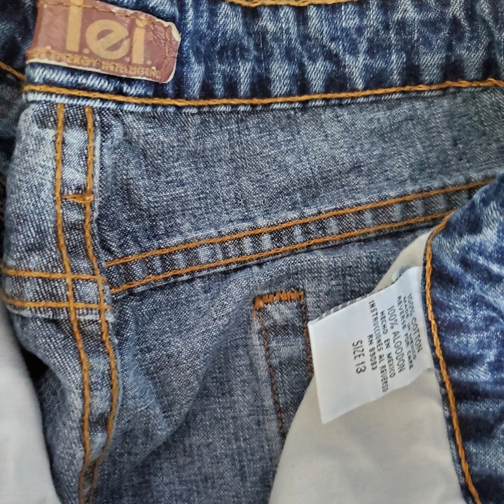 NWOT  L.E.I JEAN SHORTS - Picture 2 of 7